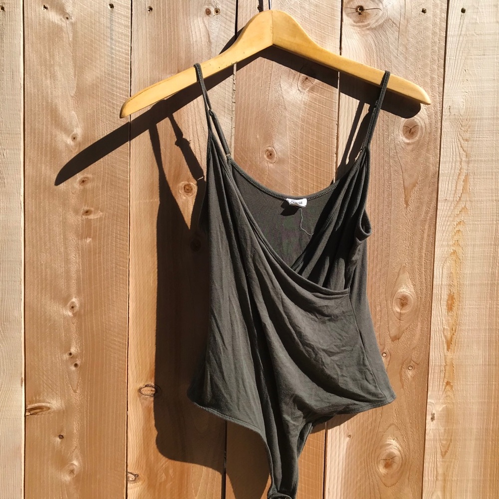 🦎garage army green bodysuit🦎